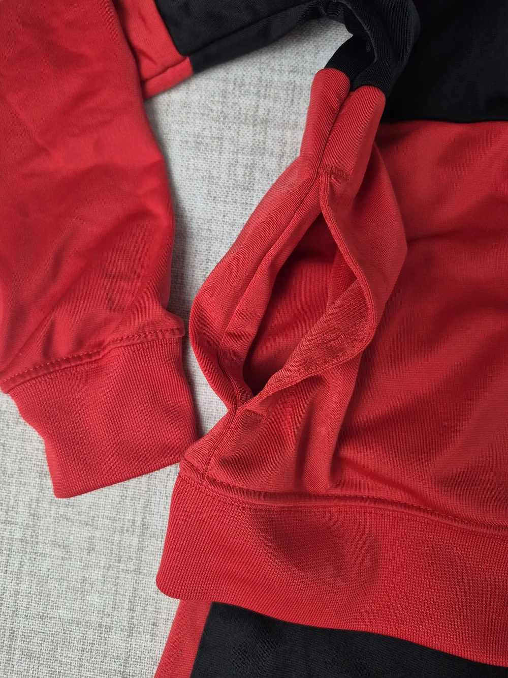 Nike Boys Black Red Tracksuit Set Size 5 4-5T - Picture 3 of 15